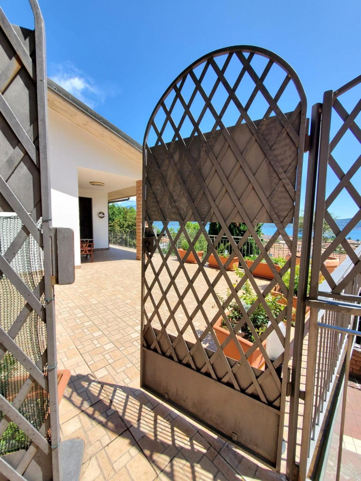 Garda Sunshine Apartment ตอสโกลาโน มาแดร์โน ภายนอก รูปภาพ
