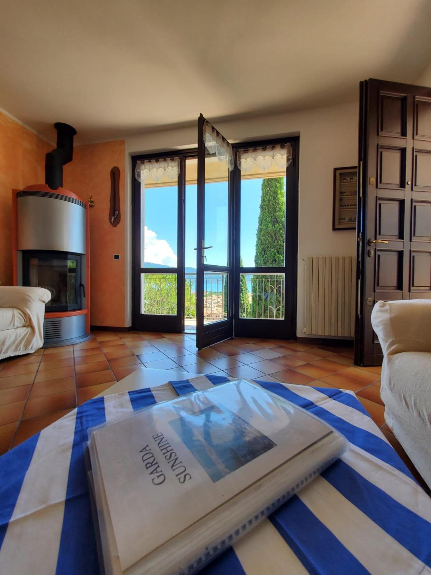 Garda Sunshine Apartment ตอสโกลาโน มาแดร์โน ภายนอก รูปภาพ