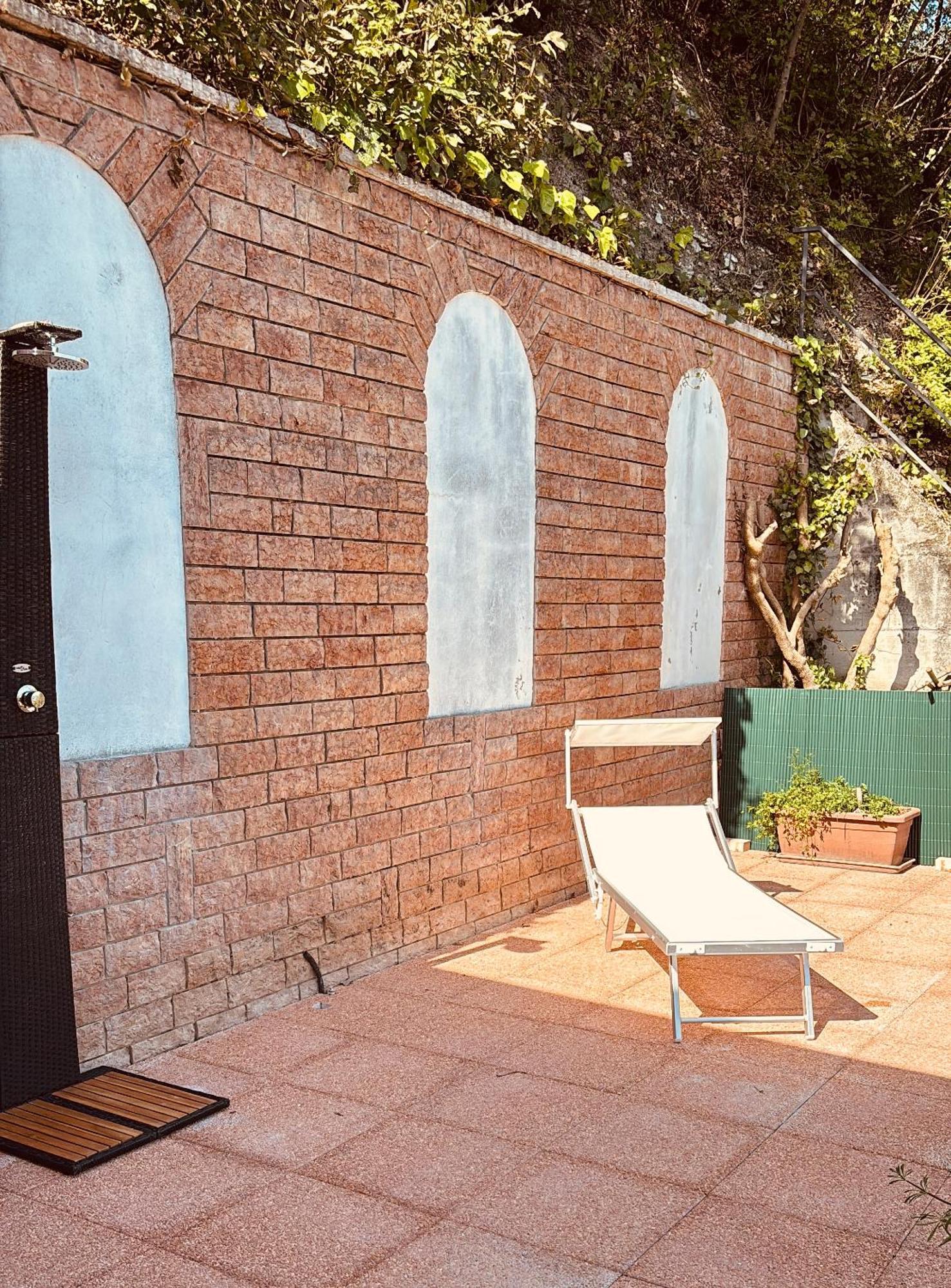 Garda Sunshine Apartment ตอสโกลาโน มาแดร์โน ภายนอก รูปภาพ